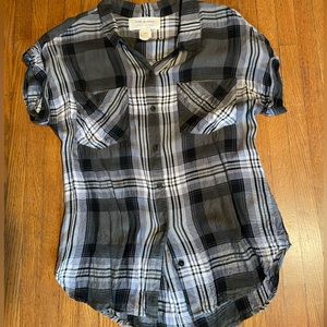 Short sleeve Cloth & Stone plaid button down size xs